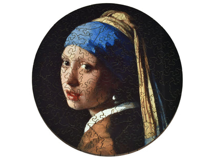 The front of the puzzle, Girl with a Pearl Earring, which shows a portrait of a woman.