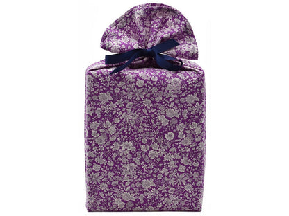 An extra large gift bag that fits our extra large puzzles.
