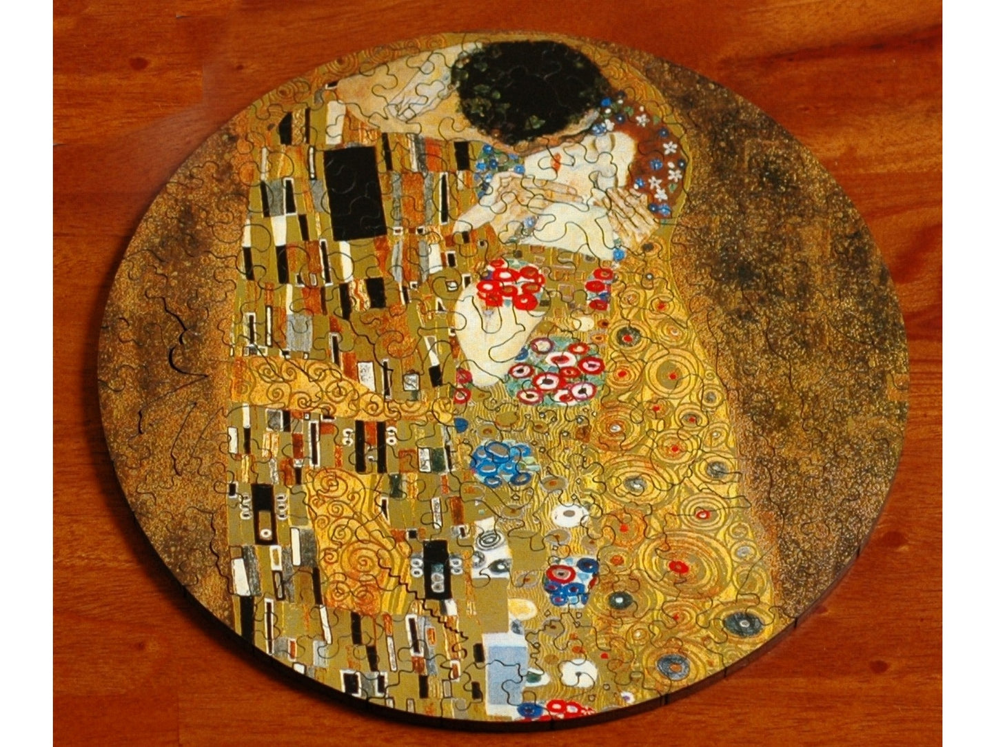 The front of the puzzle, The Kiss round, which shows two people embracing.